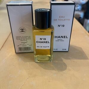CHANEL N°19 Eau de Toilette 50ml - Black and Gold
